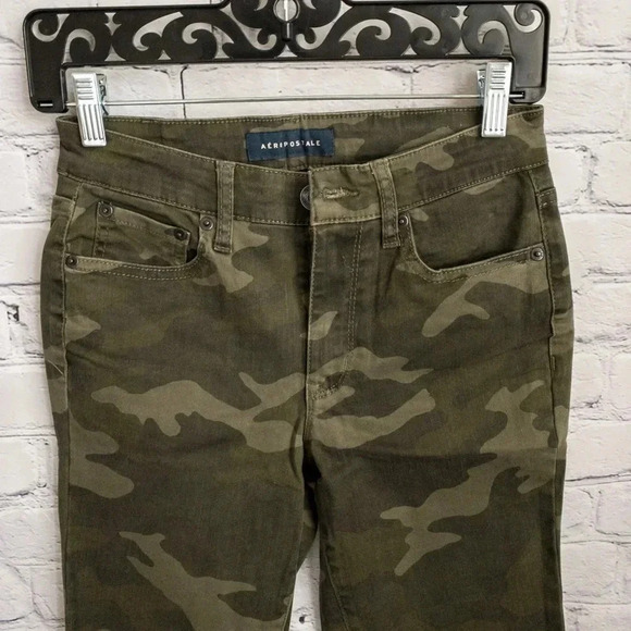 Aeropostale High Waisted Camo Jeggings Sz2 - Picture 2 of 6